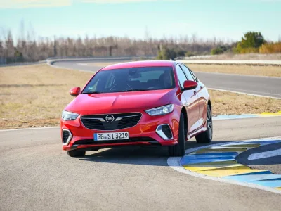 01_Opel_501819