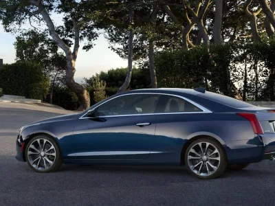 03_Cadillac_ATS_Coupe_2015_SeiteLinksHinten