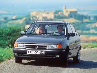 10-Opel-Astra-F-mycar