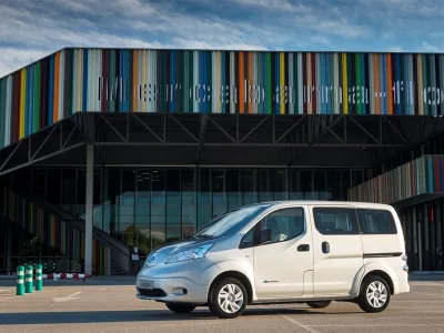 120437_Nissan_e_NV200