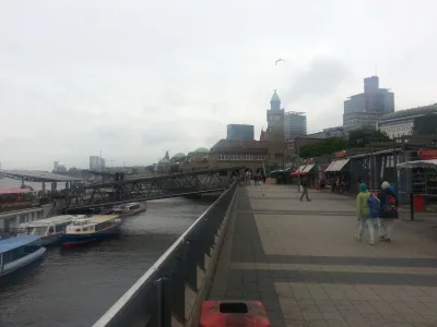 123506_Hamburg_Hafen_Landungsbruecken