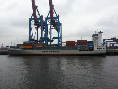 130718_Hamburg_Hafen_Frachtschiff_UNIFEEDER
