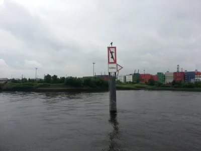 132012_Hamburg_Hafen_Ankern_verboten