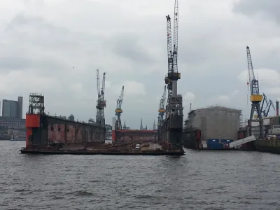 133211_Hamburger_Hafen_Dock11