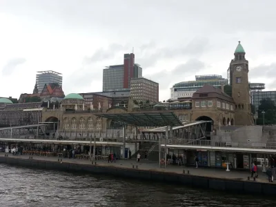 134953_Hamburg_Hafen_Landungsbrücken