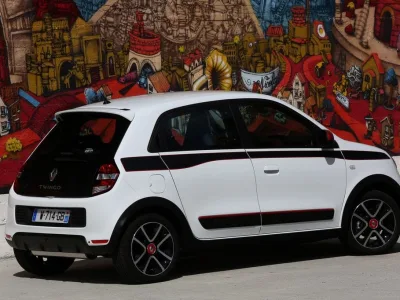 13740-Renault_62459_global_fr
