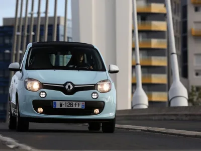 13742-Renault_62461_global_fr
