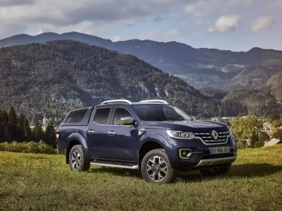 18462-21194243_2017_Renault_ALASKAN_tests_drive_in_Slovenia