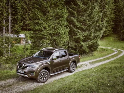 18479-21194269_2017_Renault_ALASKAN_tests_drive_in_Slovenia