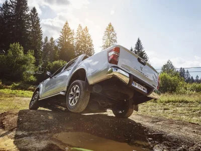 18498-21194296_2017_Renault_ALASKAN_tests_drive_in_Slovenia