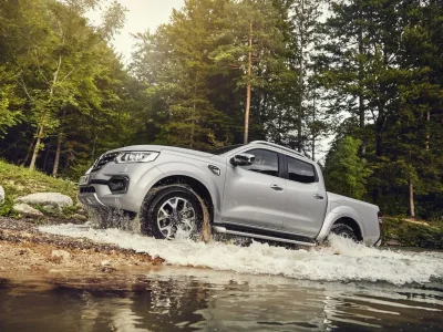 18535-21194338_2017_Renault_ALASKAN_tests_drive_in_Slovenia