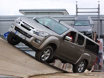 2013_isuzu_0305