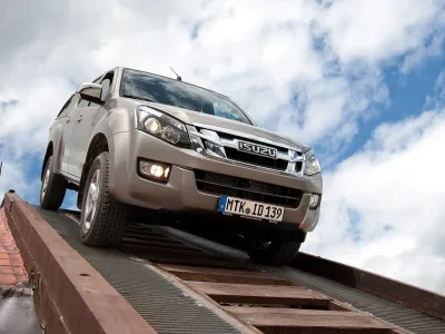 2013_isuzu_2838