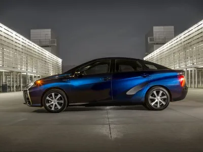 2016_Toyota_Fuel_Cell_Vehicle_003