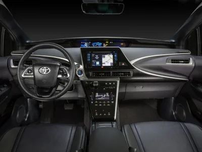 2016_Toyota_Fuel_Cell_Vehicle_006