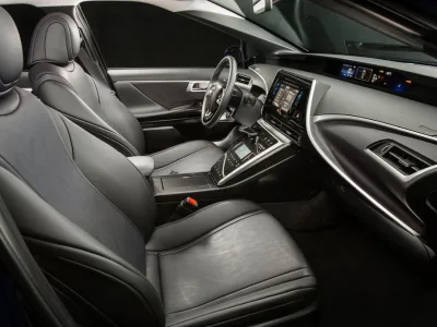 2016_Toyota_Fuel_Cell_Vehicle_010