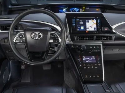 2016_Toyota_Fuel_Cell_Vehicle_011