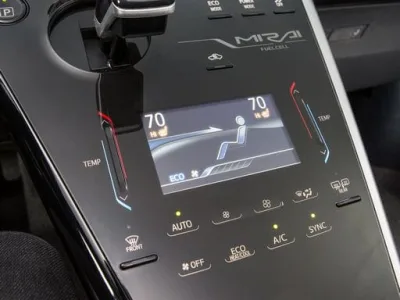 2016_Toyota_Fuel_Cell_Vehicle_012