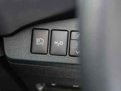 2016_Toyota_Fuel_Cell_Vehicle_015
