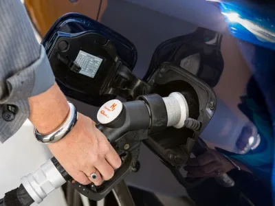 2016_Toyota_Fuel_Cell_Vehicle_018