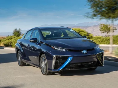 2016_Toyota_Fuel_Cell_Vehicle_020