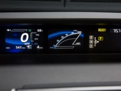 2016_Toyota_Fuel_Cell_Vehicle_023