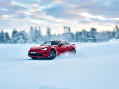 2017_Toyota_GT86_Dynamic_07
