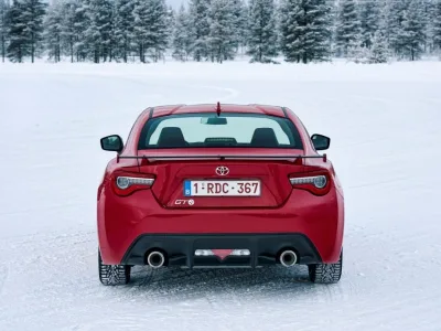2017_Toyota_GT86_Static_6
