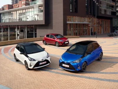 2017_Toyota_Yaris_Combo_01