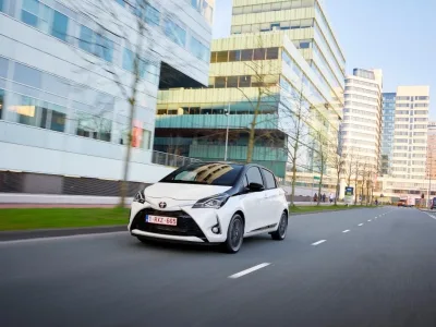2017_Toyota_Yaris_Dynamic_32