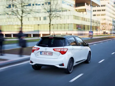2017_Toyota_Yaris_Dynamic_37