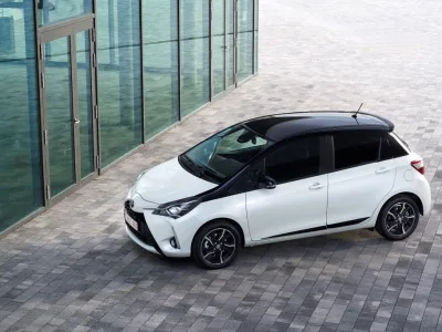 2017_Toyota_Yaris_Static_49