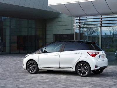 2017_Toyota_Yaris_Static_50
