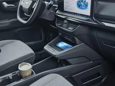 2023_FORD_E-TRANSIT_COURIER_INTERIOR_03-LOW