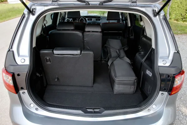 Mazda5 2010 trunk 02 jpg72