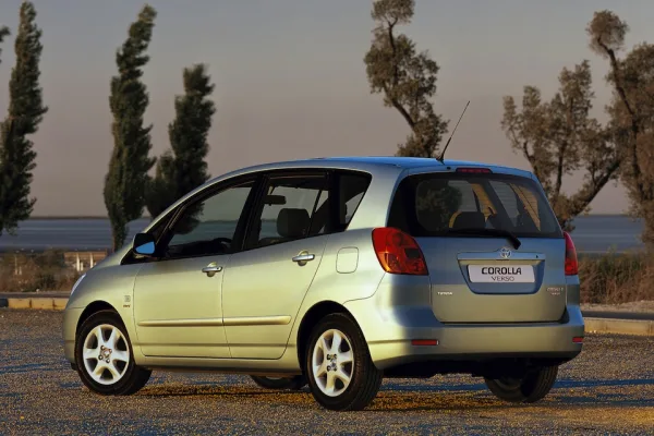 toyota corolla verso 2002