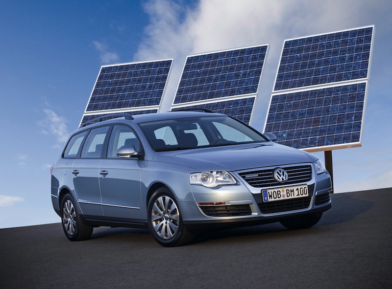 VW Passat Variant BlueMotion Side/Front