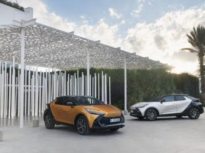 C-HR Combo shots (1)