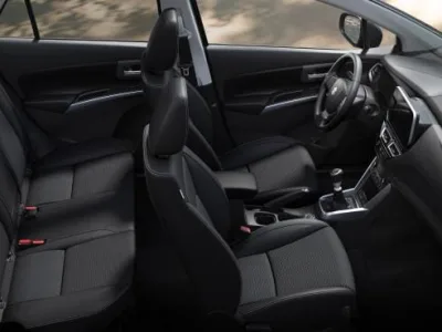 Der_neue_Suzuki_S-CROSS_Der_geräumige_moderne_SUV_bietet_viel_Raum_für_Passagiere