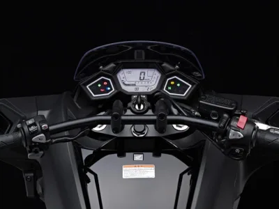Honda_NM4_Vultus_05