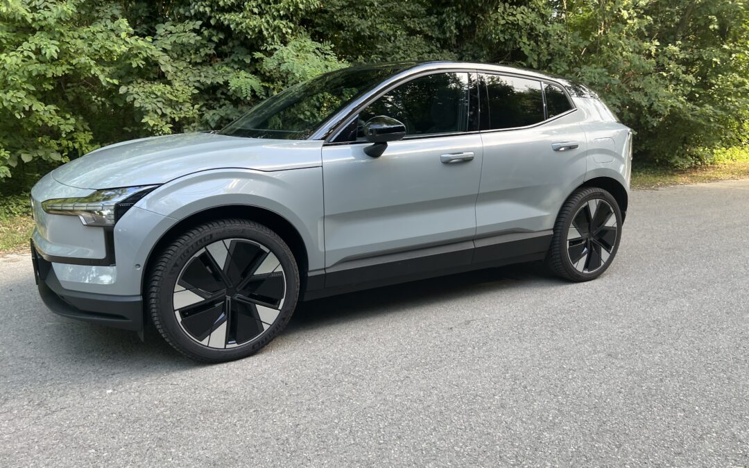 Volvo EX30 Single Motor Extended Range Ultra-Kleines E-Mobil mit Power