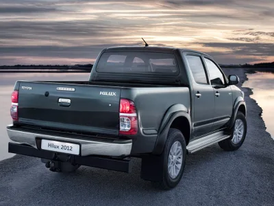 MC_Hilux_2012_rear