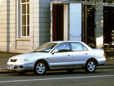 Mitsubishi_Carisma_1996 (1)