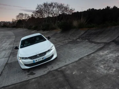 PEUGEOT_508HYBRID_TESTDRIVE_0120TC_060