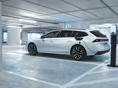 PEUGEOT_508PHEV_SW_1809PB_002_1