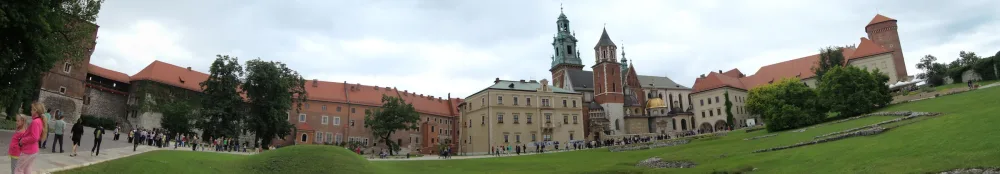 Panoramaaufnahme des Innenhofs des Wawel