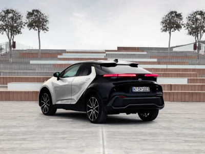 Toyota_C-HR-377