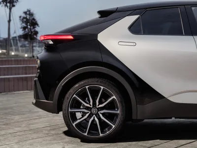 Toyota_C-HR-73