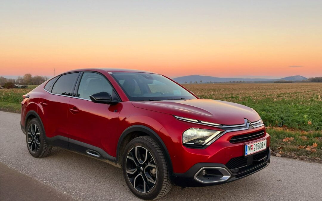 Citroen e-C4 X -C4 mit Rucksack