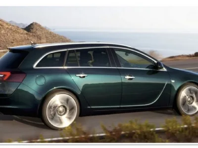 Z_Opel_Insignia_SportsTourer